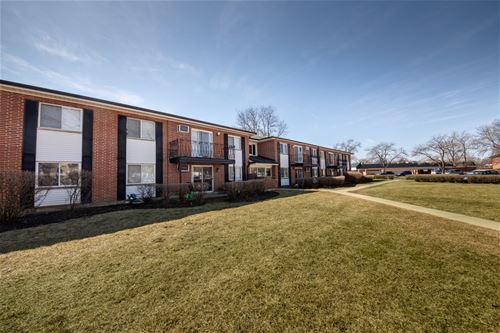 2431 E Brandenberry Unit 2Q, Arlington Heights, IL 60004