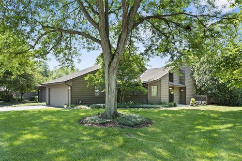 17 Lakewood, St. Charles, IL 60174