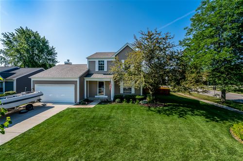 878 Royal Glen, Carol Stream, IL 60188