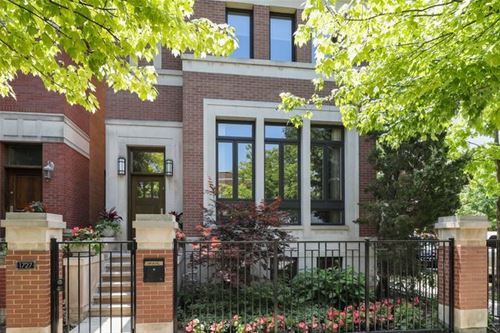 1727 W Wellington, Chicago, IL 60657