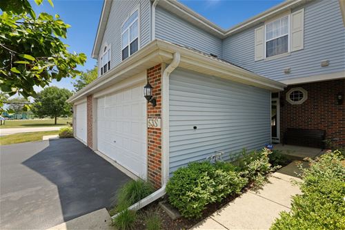 53 S Oakhurst, Aurora, IL 60504