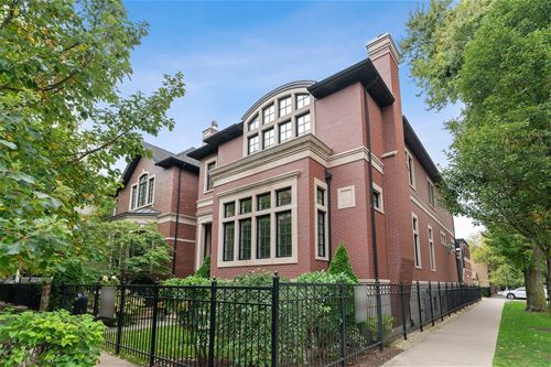 3754 N Janssen, Chicago, IL 60613