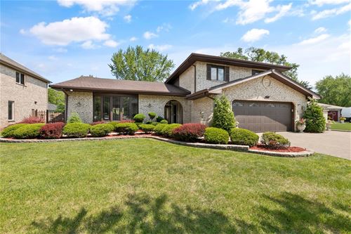 1030 E Cardinal, Mount Prospect, IL 60056