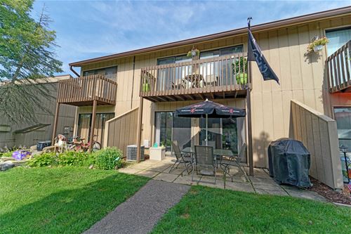 28 Jamaica Colony Unit 2, Fox Lake, IL 60020