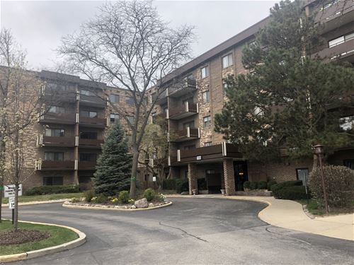 700 Wellington Unit 303, Elk Grove Village, IL 60007