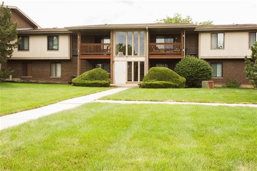 803 Brook Unit 2, Streamwood, IL 60107