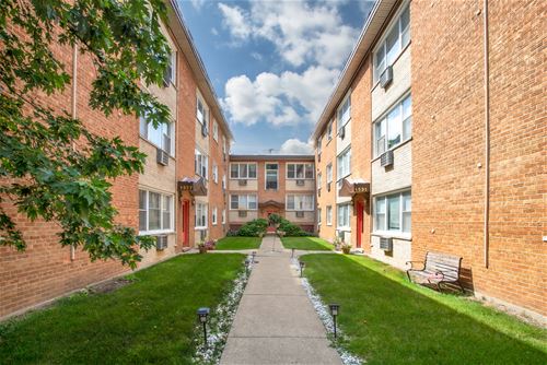 1529 W Sherwin Unit 2W, Chicago, IL 60626