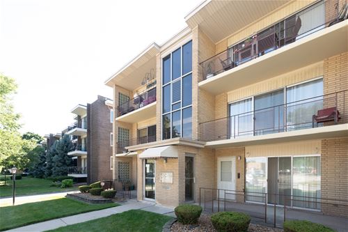 10330 S Komensky Unit 3C, Oak Lawn, IL 60453