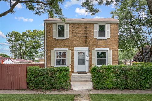 346 Hyde Park, Bellwood, IL 60104