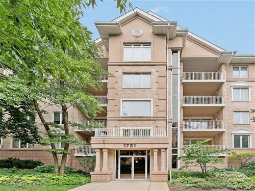 1731 Pavilion Unit 404, Park Ridge, IL 60068