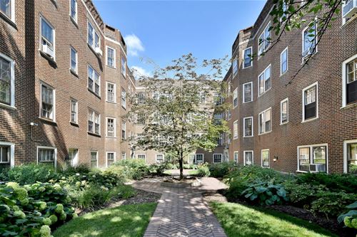 220 S Maple Unit 37, Oak Park, IL 60302