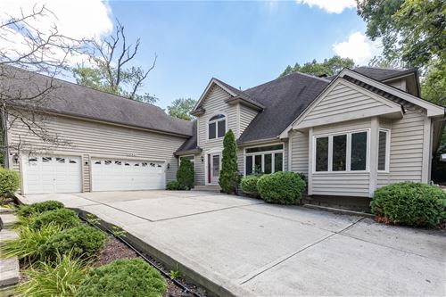 8S341 Whittington, Naperville, IL 60540