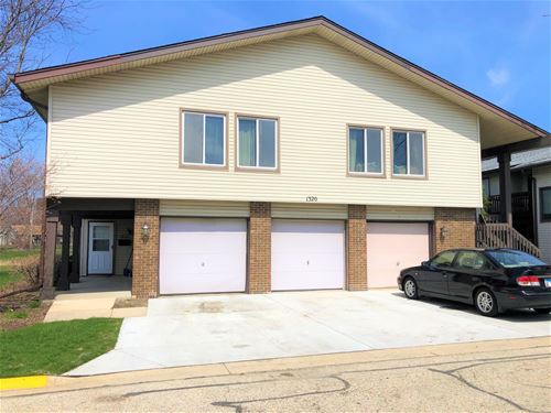 1320 Kingsbury Unit 3, Hanover Park, IL 60133