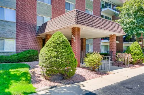 1030 S Fernandez Unit 1R, Arlington Heights, IL 60005