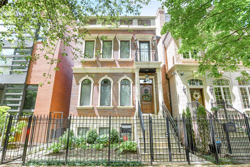 3734 N Bosworth, Chicago, IL 60613