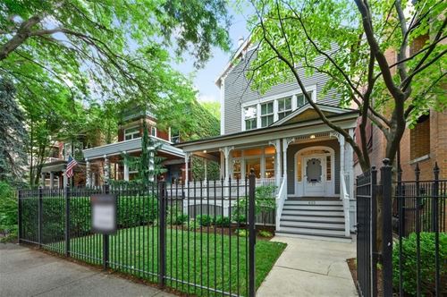 633 W Melrose, Chicago, IL 60657