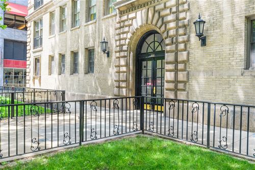 200 E Pearson Unit 4E, Chicago, IL 60611