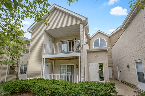 764 N Gary Unit 210, Carol Stream, IL 60188