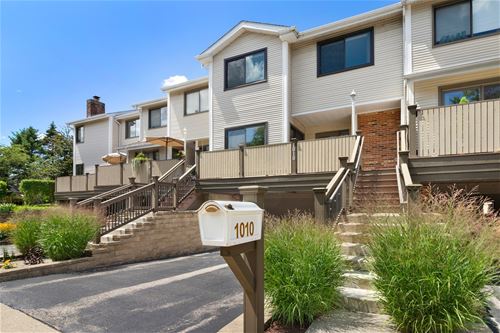 1010 Spring Hill Unit 402, Northbrook, IL 60062