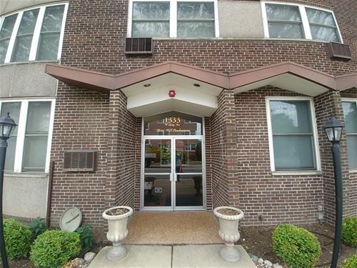 1333 W Touhy Unit 303, Park Ridge, IL 60068