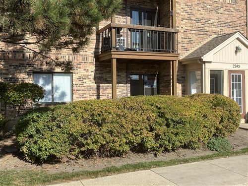 2245 N Nichols Unit A, Arlington Heights, IL 60004