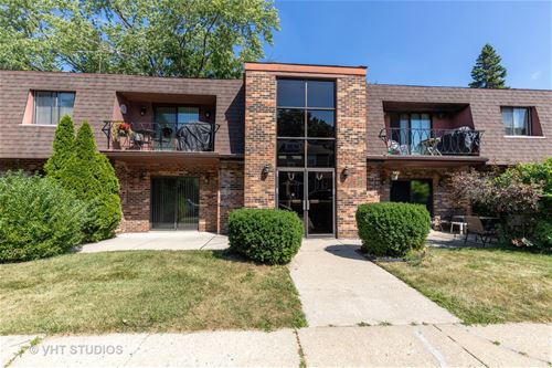 38 W Maple Unit 38, Mundelein, IL 60060