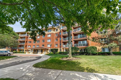 720 Creekside Unit 104B, Mount Prospect, IL 60056