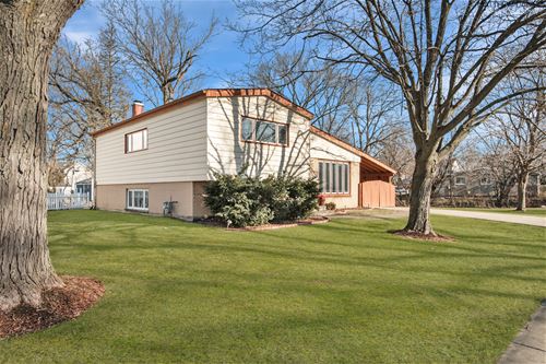 122 W Helen, Palatine, IL 60067