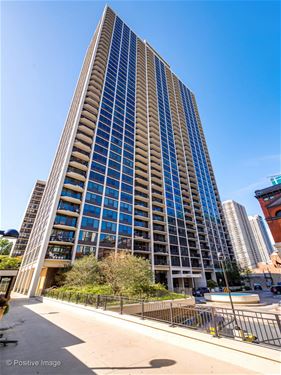 1560 N Sandburg Unit 3015, Chicago, IL 60610