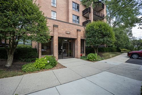 1060 Shermer Unit 18, Northbrook, IL 60062