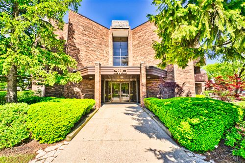 3110 Pheasant Creek Unit A212, Northbrook, IL 60062