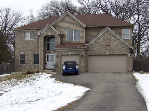 9001 Darien Woods, Darien, IL 60561