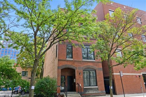 11 N Carpenter, Chicago, IL 60607