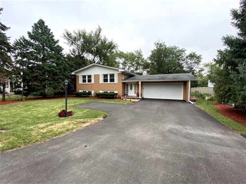 573 Maple, Lisle, IL 60532