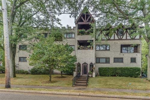 110 Green Bay Unit 101, Glencoe, IL 60022