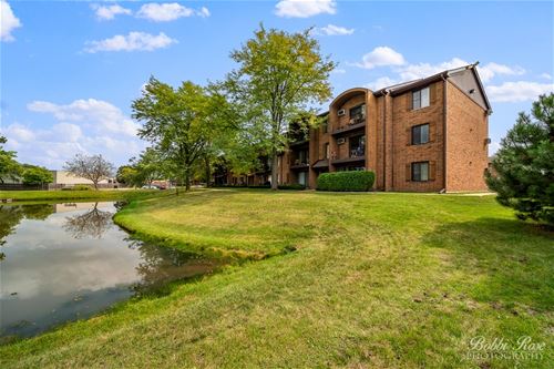 748 N Briar Hill Unit 2, Addison, IL 60101