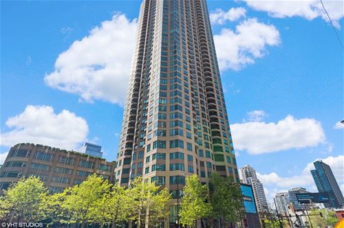 400 N LaSalle Unit 4305, Chicago, IL 60654