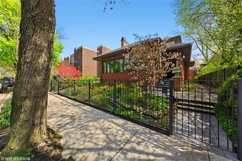 819 W Castlewood, Chicago, IL 60640