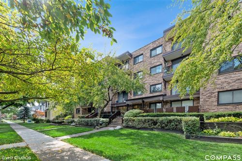 100 S Vail Unit 402, Arlington Heights, IL 60005