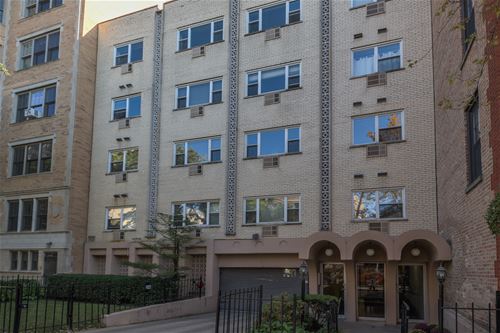 619 W Stratford Unit 405, Chicago, IL 60657