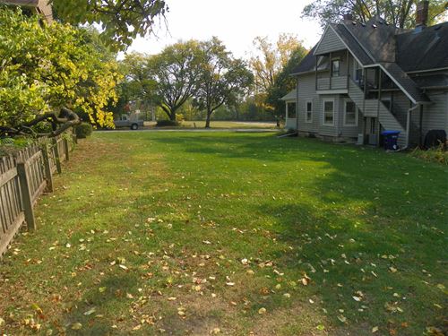 24 Richards, Geneva, IL 60134