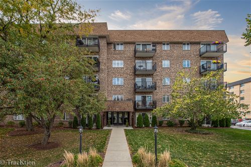 907 Curtiss Unit 105, Downers Grove, IL 60515