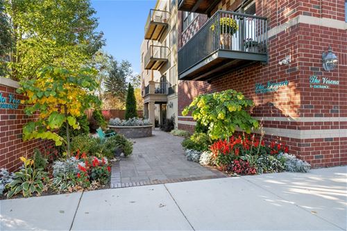 1107 Greenleaf Unit 4F, Wilmette, IL 60091