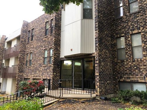 2275 Country Club Unit 15, Woodridge, IL 60517