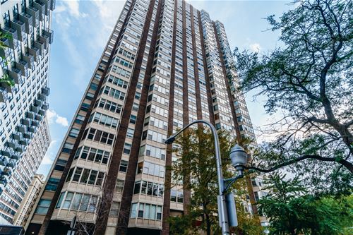 525 W Hawthorne Unit 2505, Chicago, IL 60657