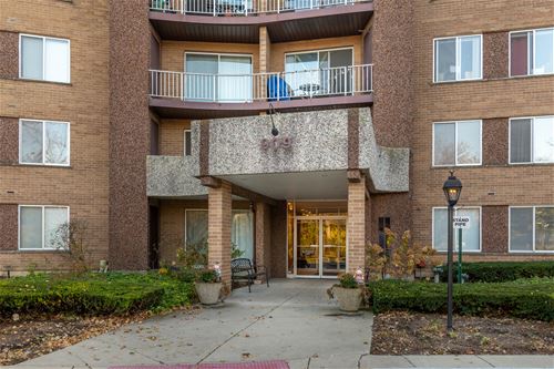 909 E Kenilworth Unit 225, Palatine, IL 60074