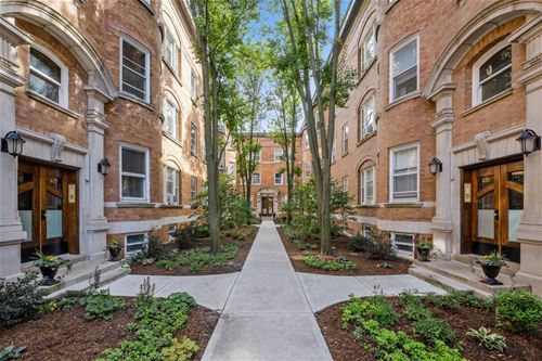 627 W Barry Unit 2D, Chicago, IL 60657