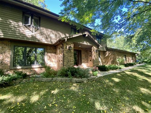 3009 Hidden Lake, Woodstock, IL 60098