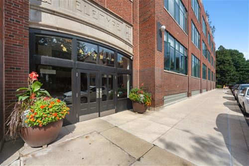 2600 N Southport Unit 220, Chicago, IL 60614