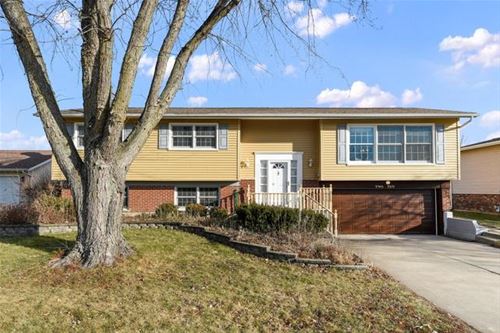 210 W Tanglewood, Arlington Heights, IL 60004